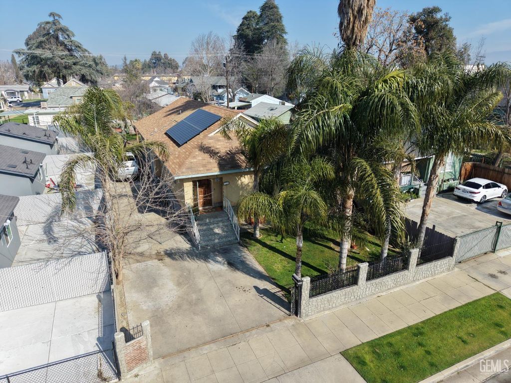 Photo of 518 Monterey Street, Bakersfield, CA 93305 (MLS # 202600934)