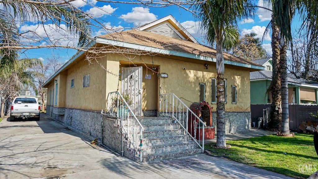 Photo of 518 Monterey Street, Bakersfield, CA 93305 (MLS # 202600934)