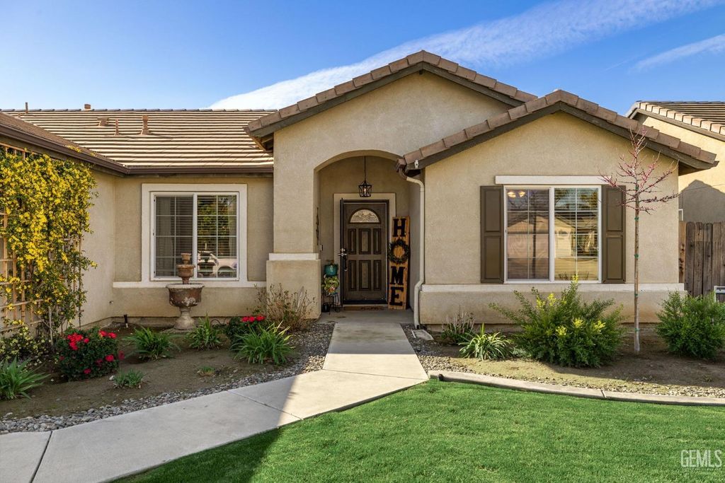 Photo of 12515 Valentano Avenue, Bakersfield, CA 93312 (MLS # 202602774)