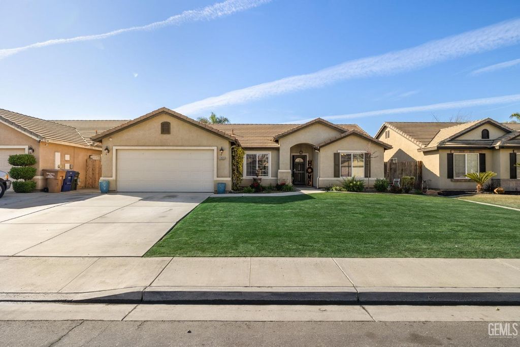 Photo of 12515 Valentano Avenue, Bakersfield, CA 93312 (MLS # 202602774)