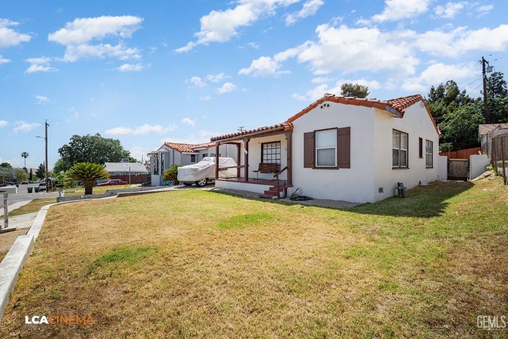 Photo of 703 Philippine Street, Taft, CA 93268 (MLS # 202604154)