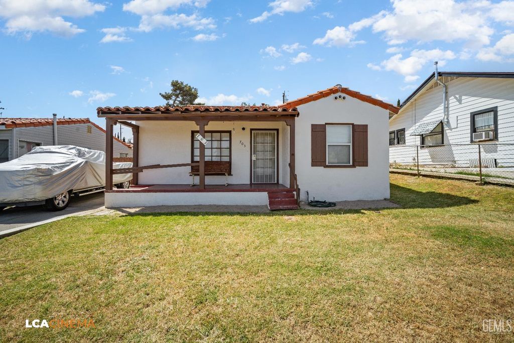 Photo of 703 Philippine Street, Taft, CA 93268 (MLS # 202604154)