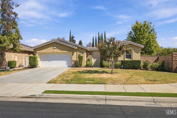10306 VALE ROYALE DR, BAKERSFIELD, CA 93306 - Image e85e9b250a42e547c02a24d76f046fea/2145897877