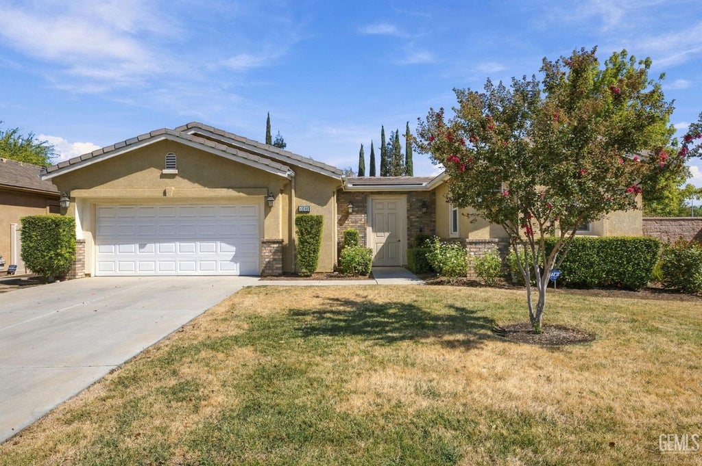 Photo of 10306 Vale Royale Drive, Bakersfield, CA 93306 (MLS # 202610220)
