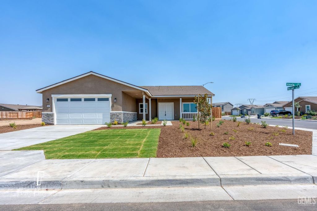 Photo of 8802 Almata Avenue, Bakersfield, CA 93307 (MLS # 202603528)