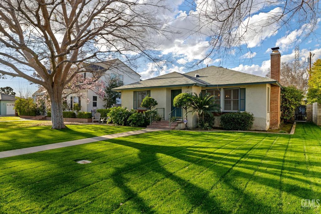 Photo of 2605 Beech Street, Bakersfield, CA 93301 (MLS # 202601794)