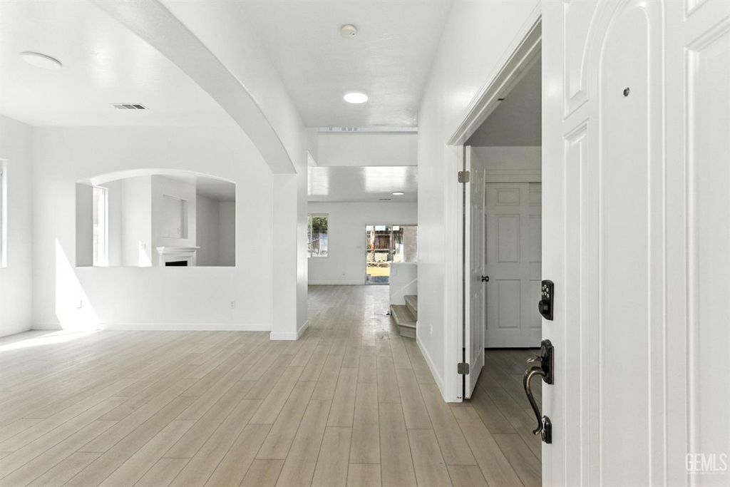 Photo of 14616 Tralee Drive, Bakersfield, CA 93314 (MLS # 202511164)