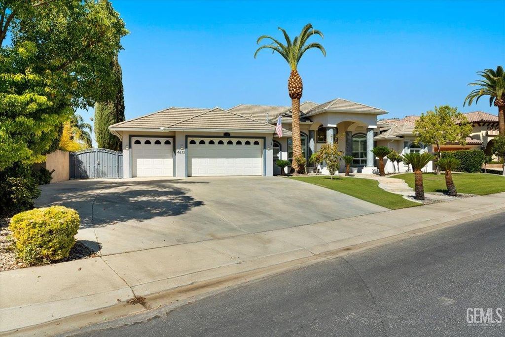 Photo of 4615 Islands Drive, Bakersfield, CA 93312 (MLS # 202510526)