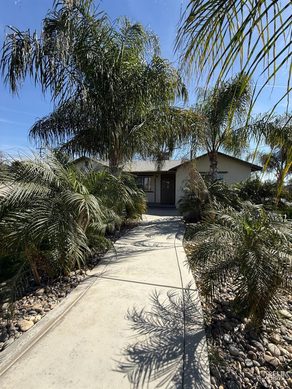Photo of 40 Sterling Road, Bakersfield, CA 93307 (MLS # 202602772)