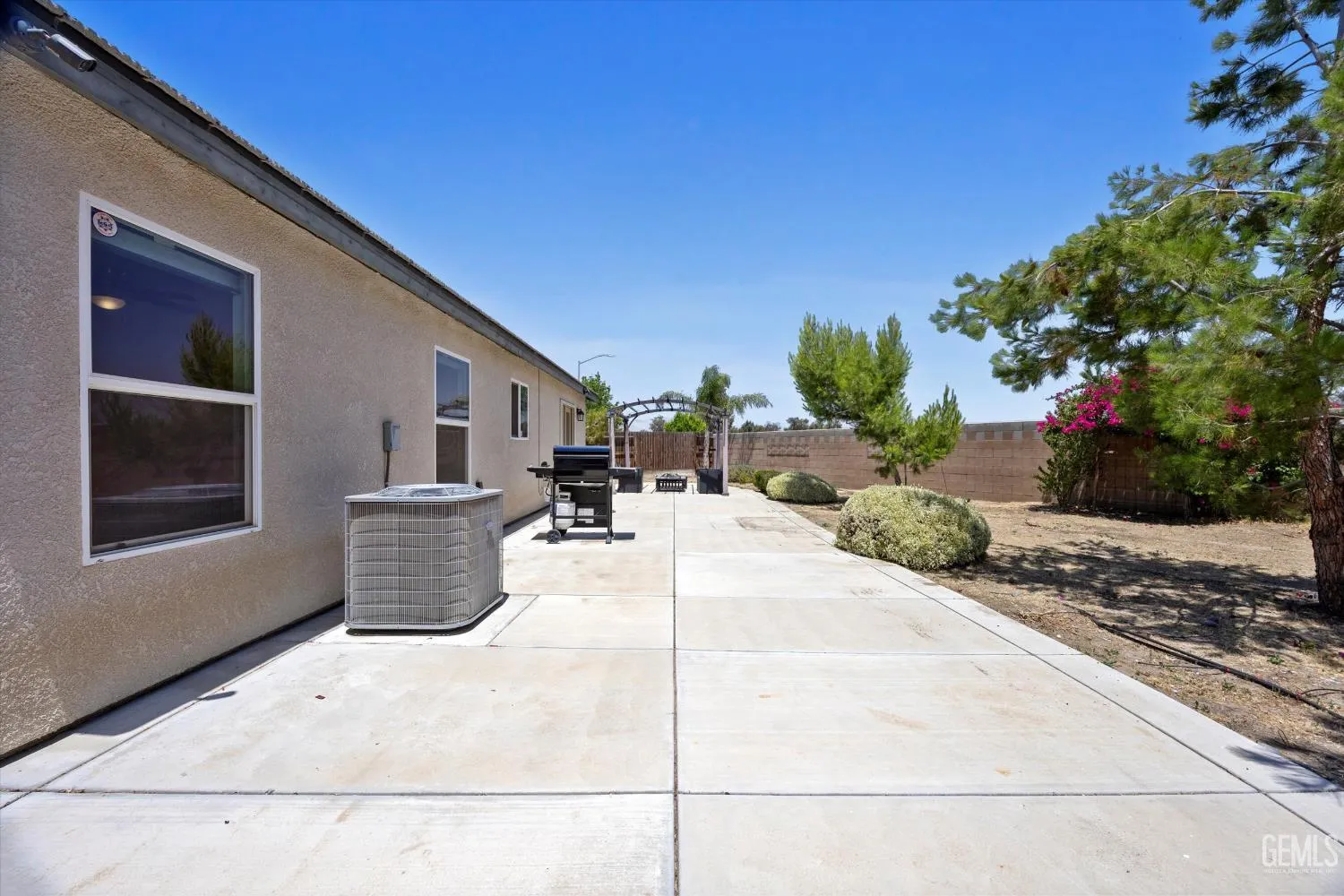 Bakersfield, California 93313, United States, 4 Bedrooms Bedrooms, ,2 BathroomsBathrooms,Residential,Active,146953