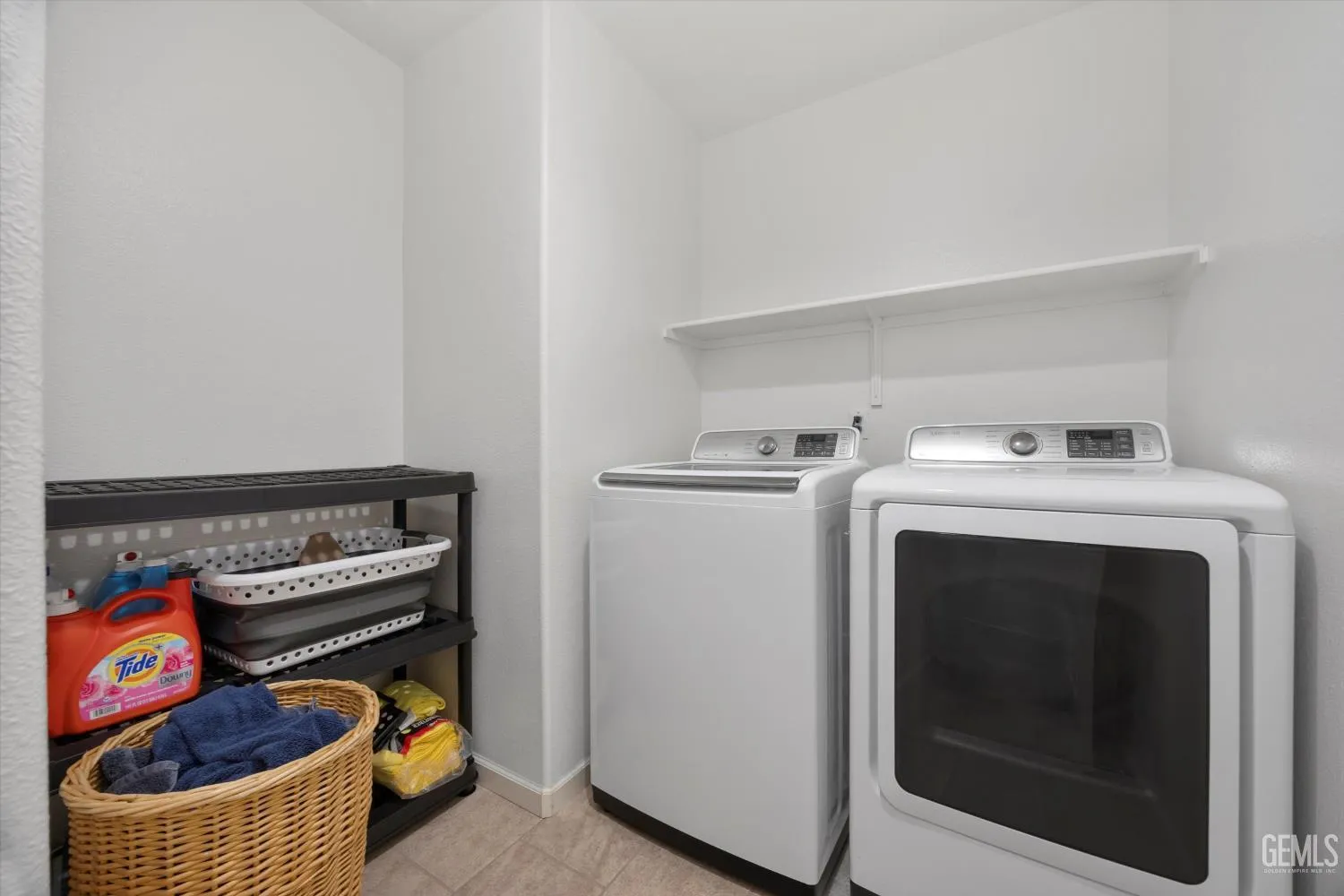 Bakersfield, California 93313, United States, 4 Bedrooms Bedrooms, ,2 BathroomsBathrooms,Residential,Active,146953