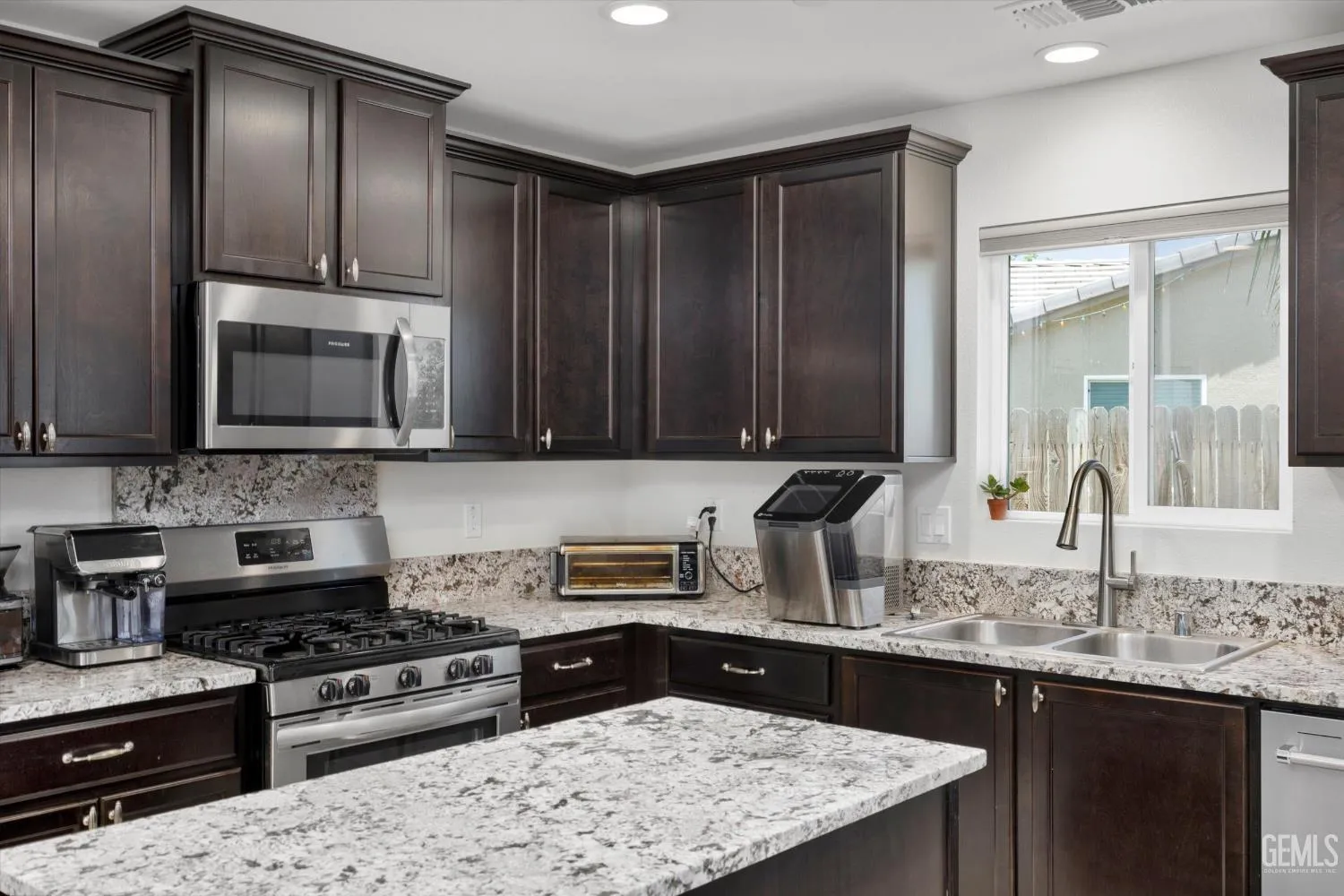 Bakersfield, California 93313, United States, 4 Bedrooms Bedrooms, ,2 BathroomsBathrooms,Residential,Active,146953