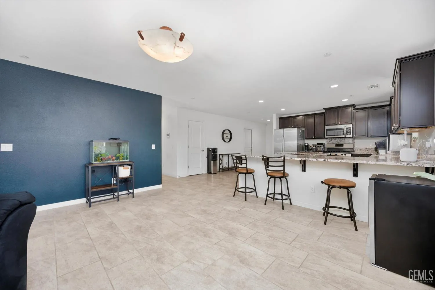 Bakersfield, California 93313, United States, 4 Bedrooms Bedrooms, ,2 BathroomsBathrooms,Residential,Active,146953