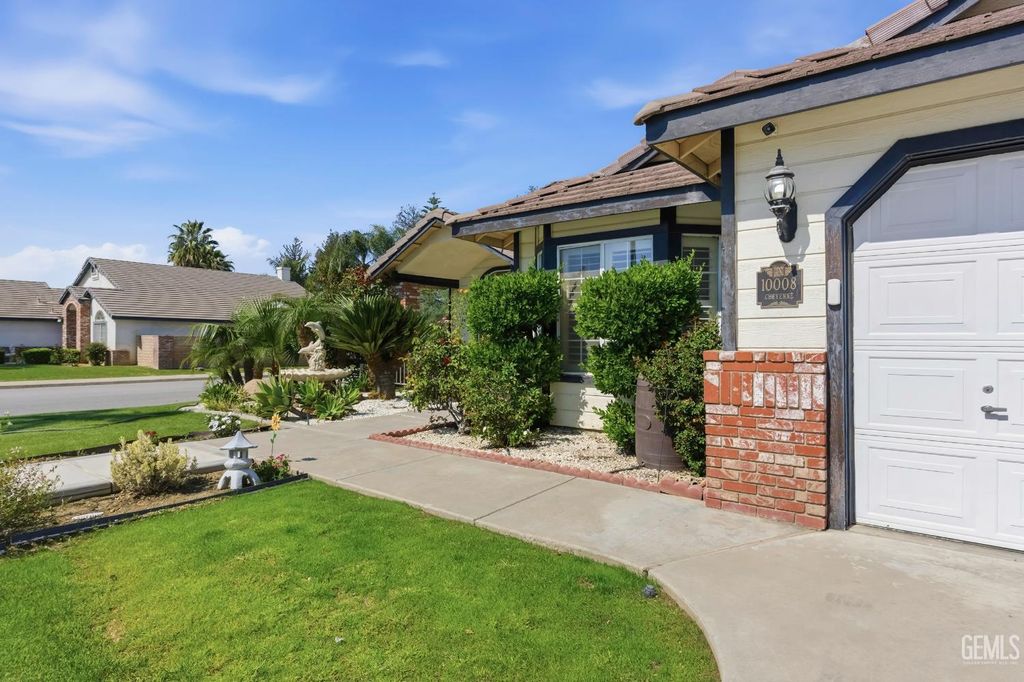 Photo of 10008 Cheyenne Drive, Bakersfield, CA 93312 (MLS # 202602043)