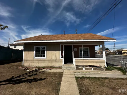 800 E 30th Street, Bakersfield, CA 93301 - MLS#: 202503107