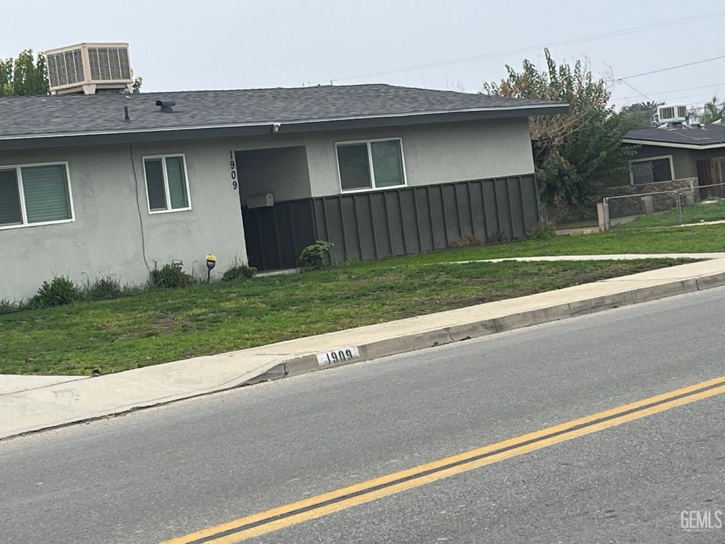 Photo of 1909 Albany Street, Delano, CA 93215 (MLS # 202513287)