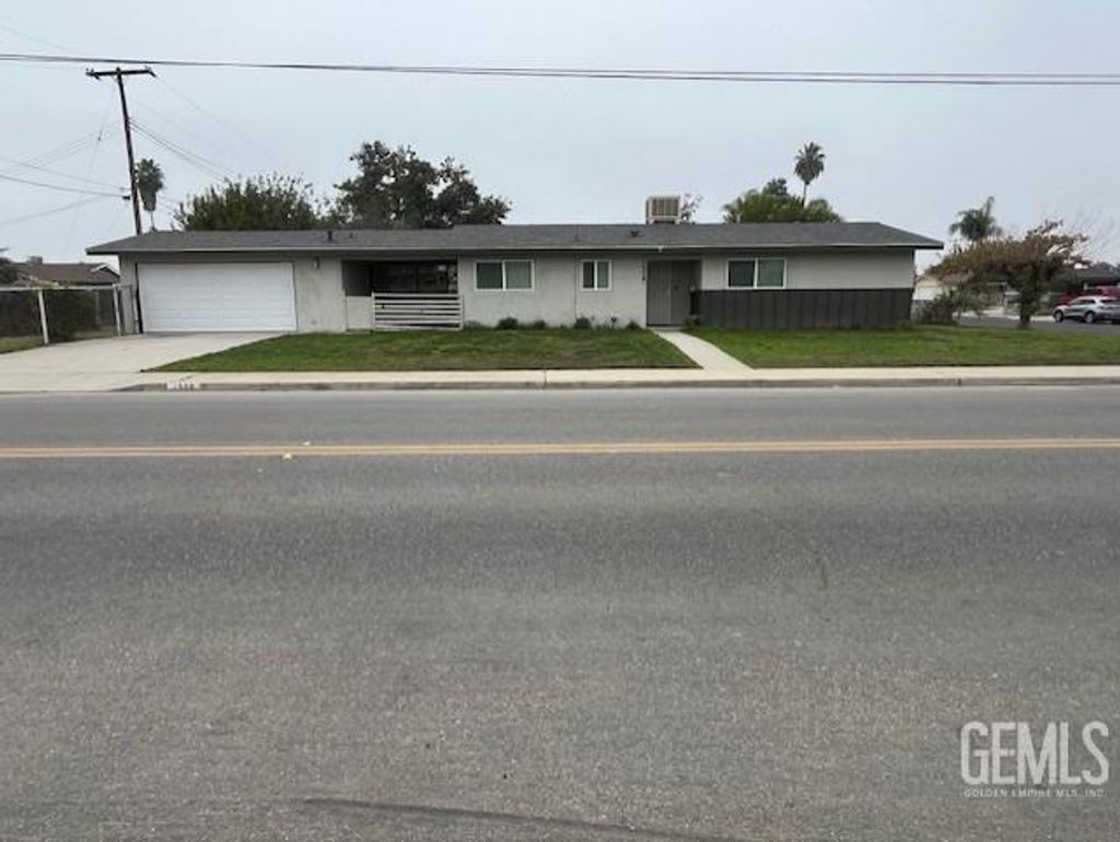 Photo of 1909 Albany Street, Delano, CA 93215 (MLS # 202513287)