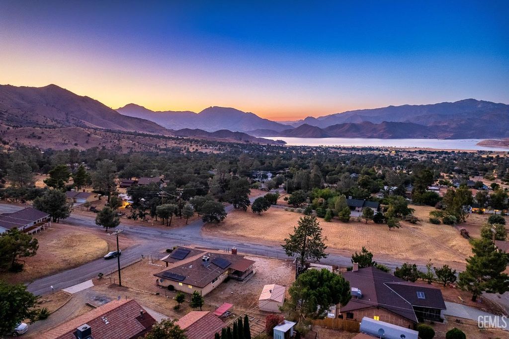 Photo of 2924 Raccoon Drive, Lake Isabella, CA 93240 (MLS # 202512359)