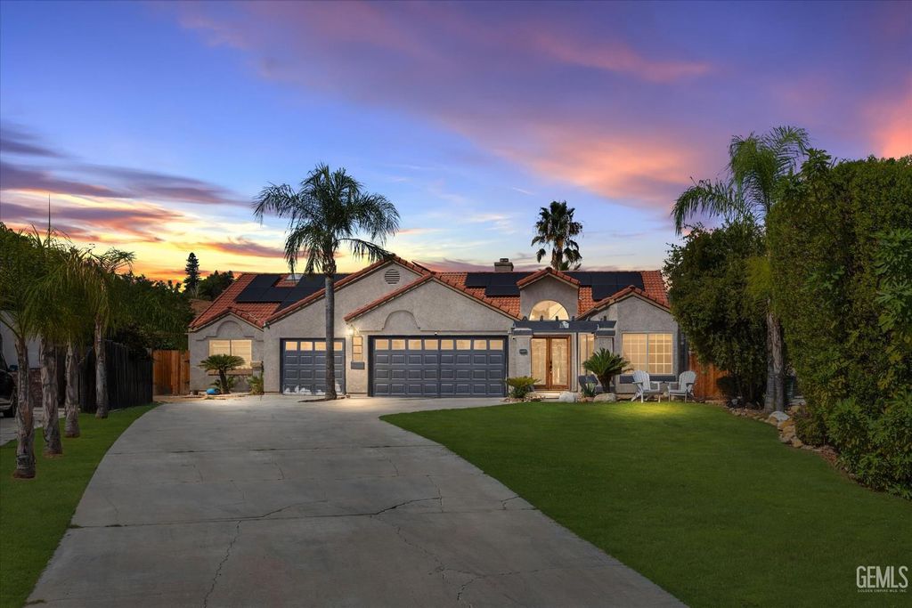 Photo of 6100 Willow Grove Lane, Bakersfield, CA 93306 (MLS # 202511135)
