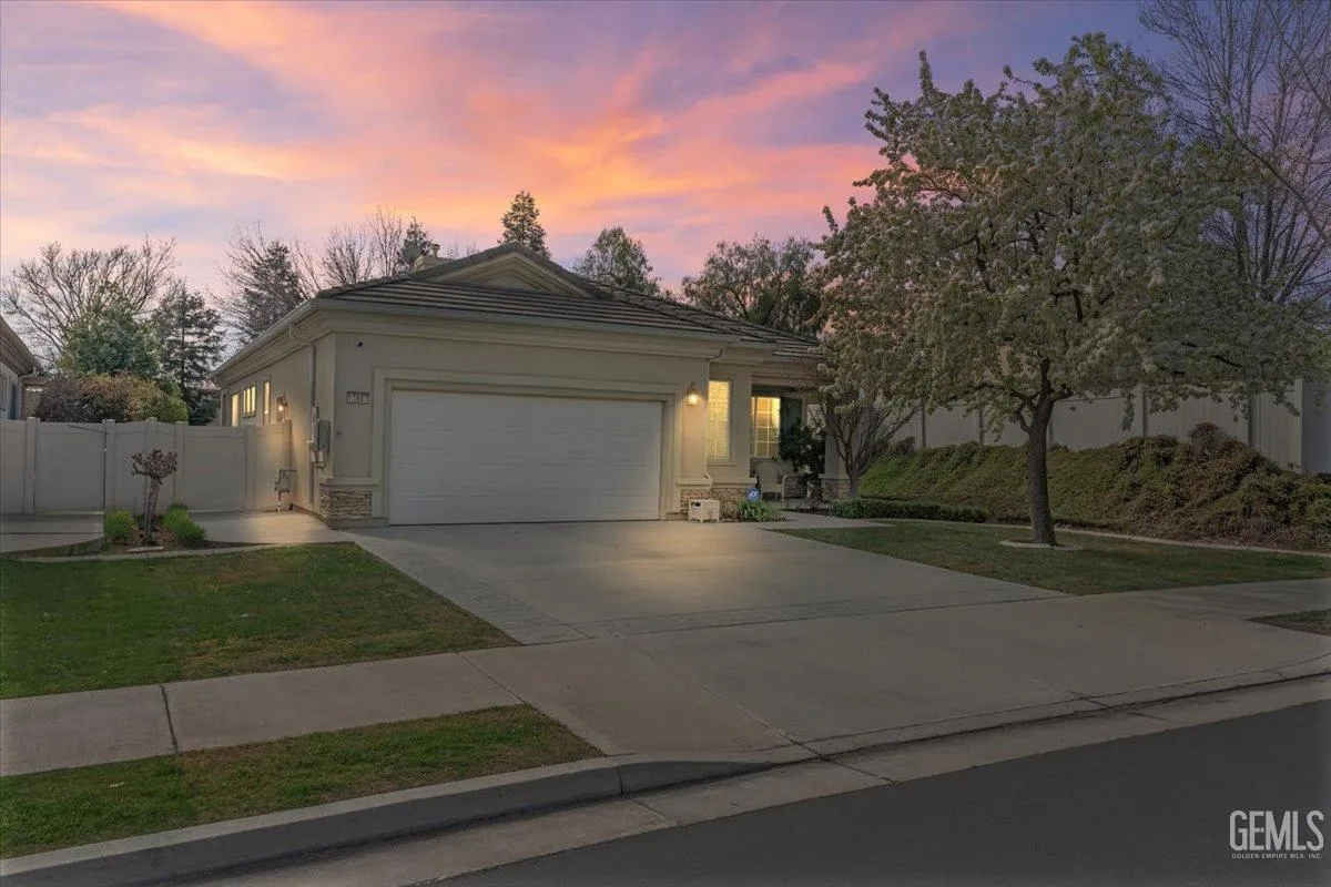 Bakersfield, California 93306, United States, 2 Bedrooms Bedrooms, ,2 BathroomsBathrooms,Residential,Active,4749