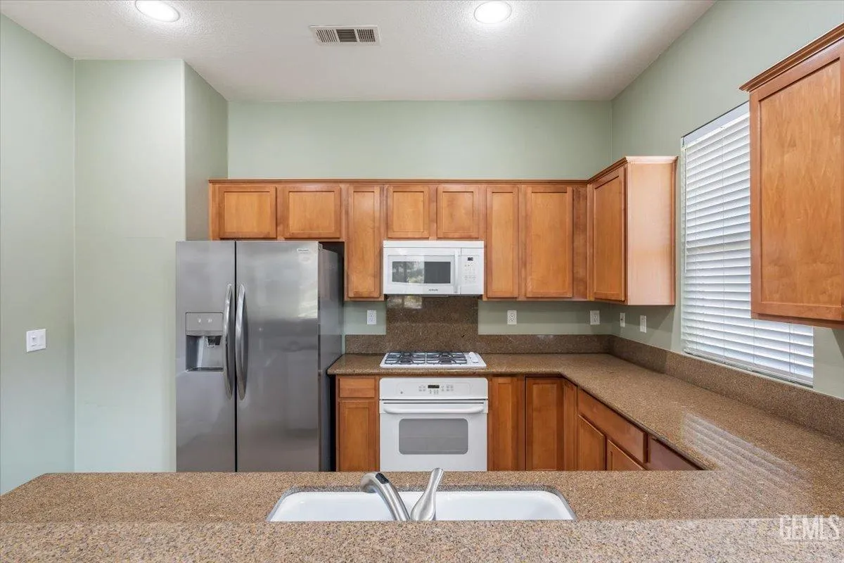 Bakersfield, California 93306, United States, 2 Bedrooms Bedrooms, ,2 BathroomsBathrooms,Residential,Active,4749