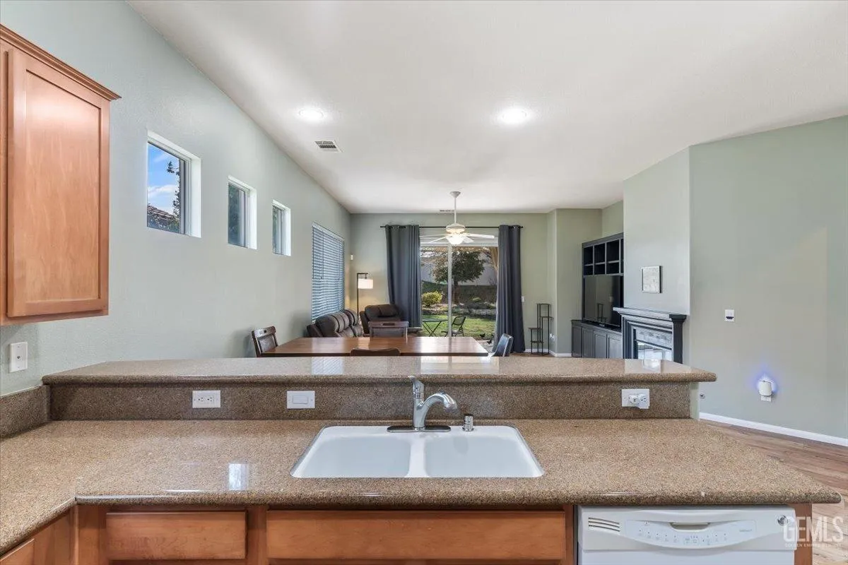 Bakersfield, California 93306, United States, 2 Bedrooms Bedrooms, ,2 BathroomsBathrooms,Residential,Active,4749