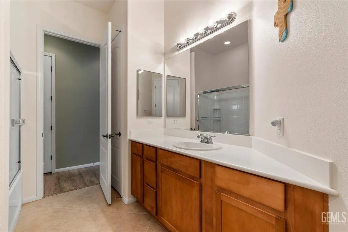 Bakersfield, California 93306, United States, 2 Bedrooms Bedrooms, ,2 BathroomsBathrooms,Residential,Active,4749