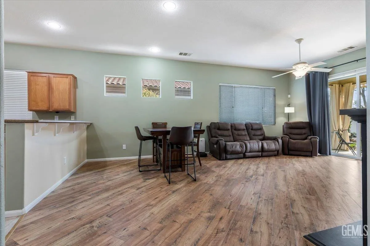 Bakersfield, California 93306, United States, 2 Bedrooms Bedrooms, ,2 BathroomsBathrooms,Residential,Active,4749