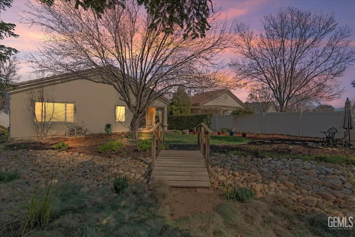 Bakersfield, California 93306, United States, 2 Bedrooms Bedrooms, ,2 BathroomsBathrooms,Residential,Active,4749