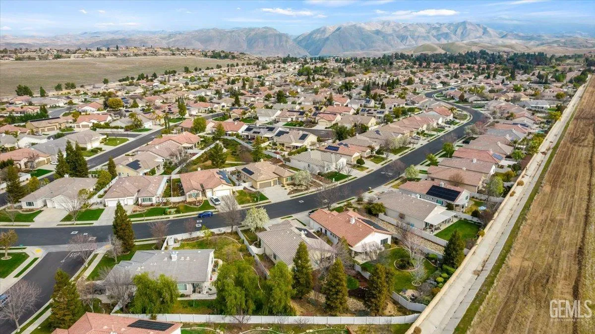 Bakersfield, California 93306, United States, 2 Bedrooms Bedrooms, ,2 BathroomsBathrooms,Residential,Active,4749