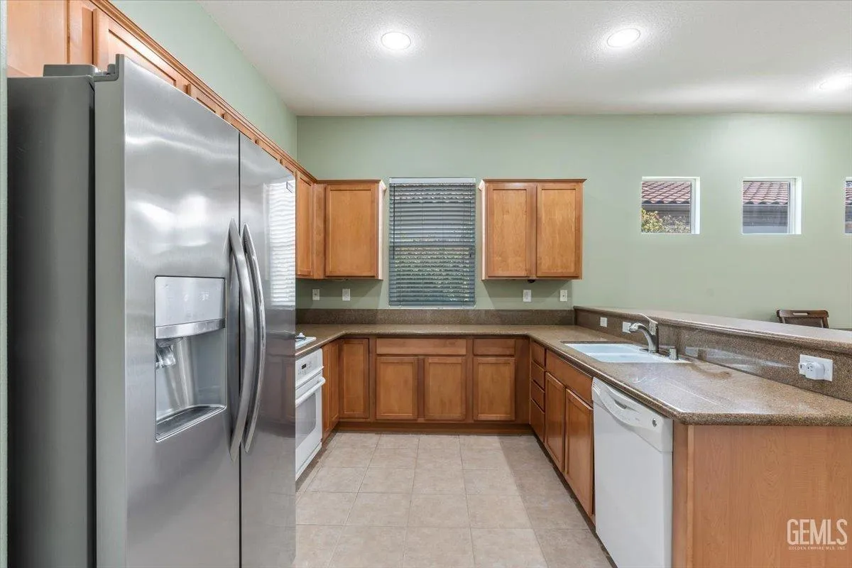 Bakersfield, California 93306, United States, 2 Bedrooms Bedrooms, ,2 BathroomsBathrooms,Residential,Active,4749