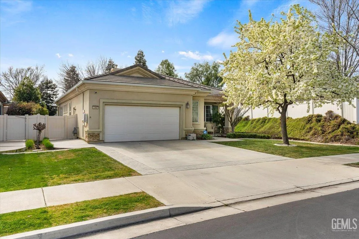 Bakersfield, California 93306, United States, 2 Bedrooms Bedrooms, ,2 BathroomsBathrooms,Residential,Active,4749
