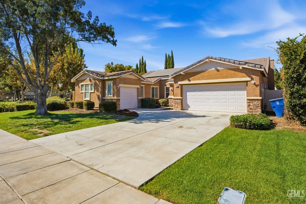 Photo of 10108 Titanium Street, Bakersfield, CA 93311 (MLS # 202609679)