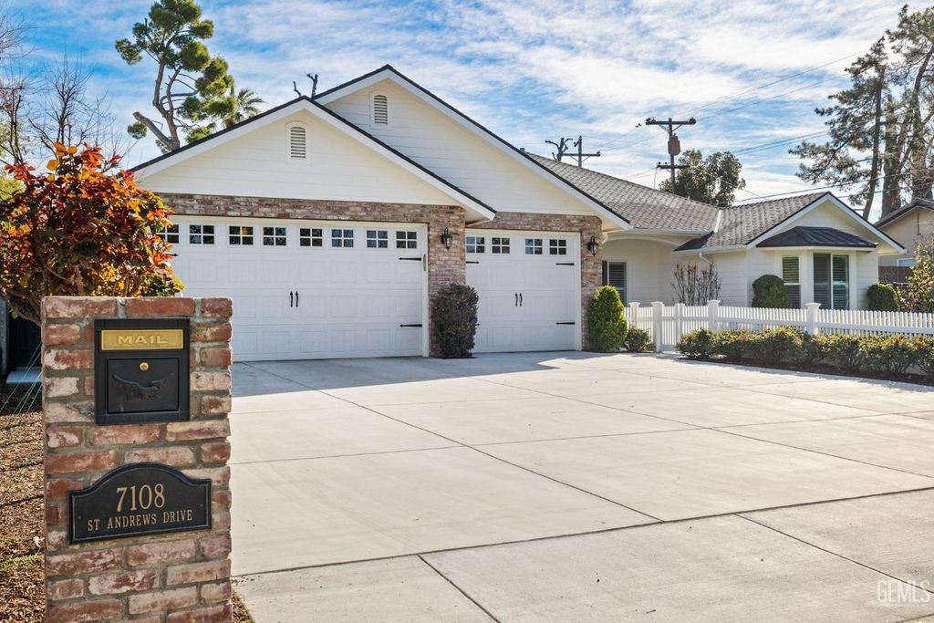 Photo of 7108 Saint Andrews Drive, Bakersfield, CA 93309 (MLS # 202510981)
