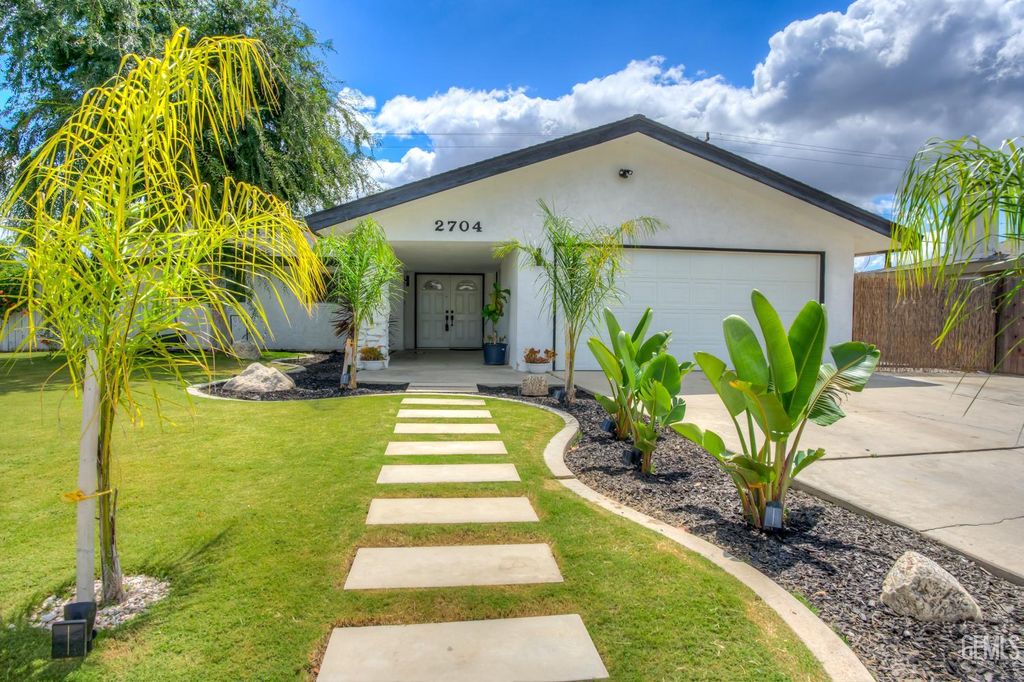 Photo of 2704 Daken Street, Bakersfield, CA 93309 (MLS # 202605982)