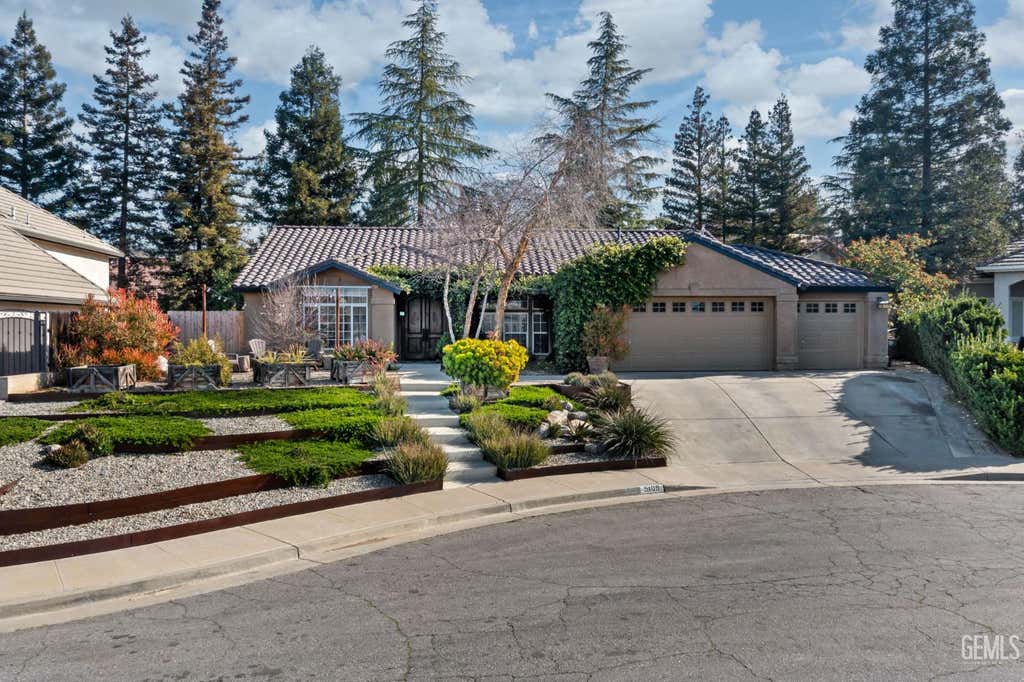 Photo of 5109 Ursa Court, Bakersfield, CA 93306 (MLS # 202608055)