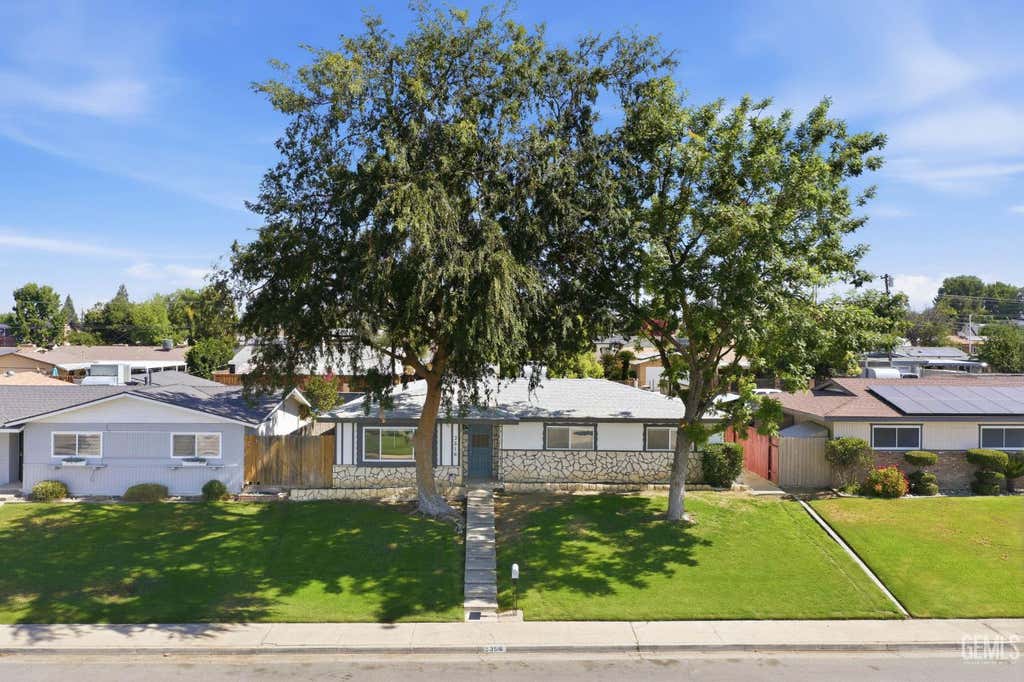 Photo of 3516 Cardinal Avenue, Bakersfield, CA 93306 (MLS # 202606861)