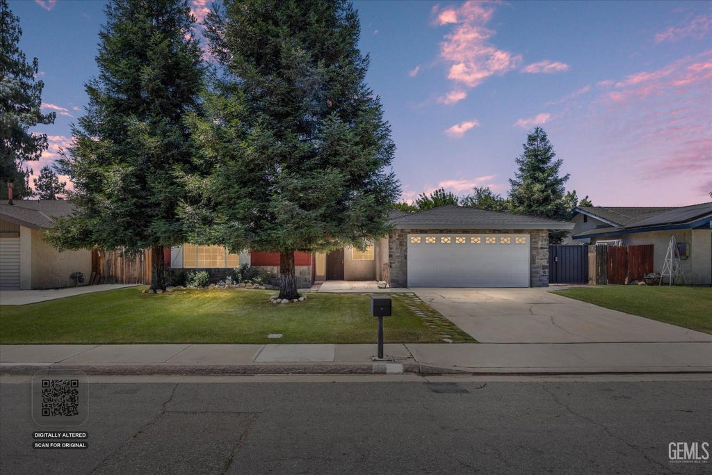 Photo of 3005 Estero Street, Bakersfield, CA 93309 (MLS # 202605488)