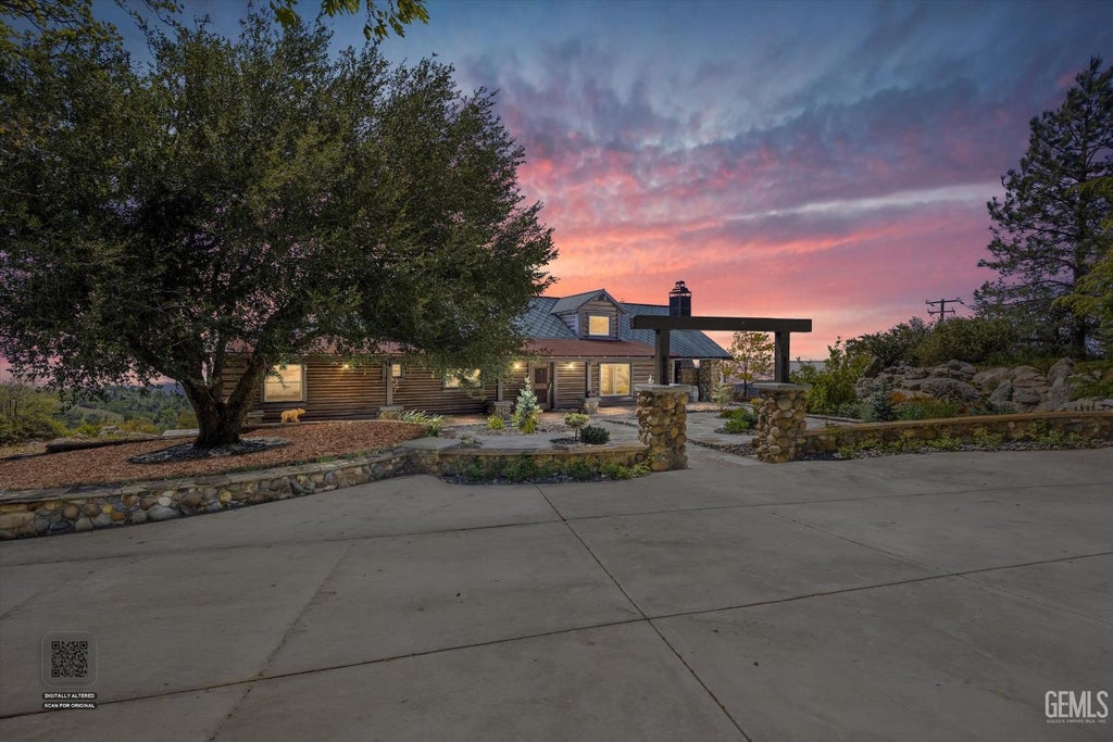 Photo of 27241 Deertrail Drive, Tehachapi, CA 93561 (MLS # 202604235)