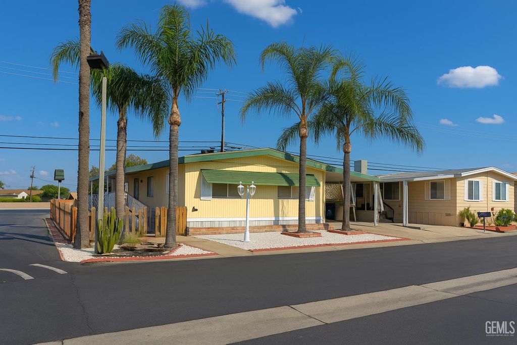 Photo of 1 Tee Lane, Bakersfield, CA 93308 (MLS # 202604119)