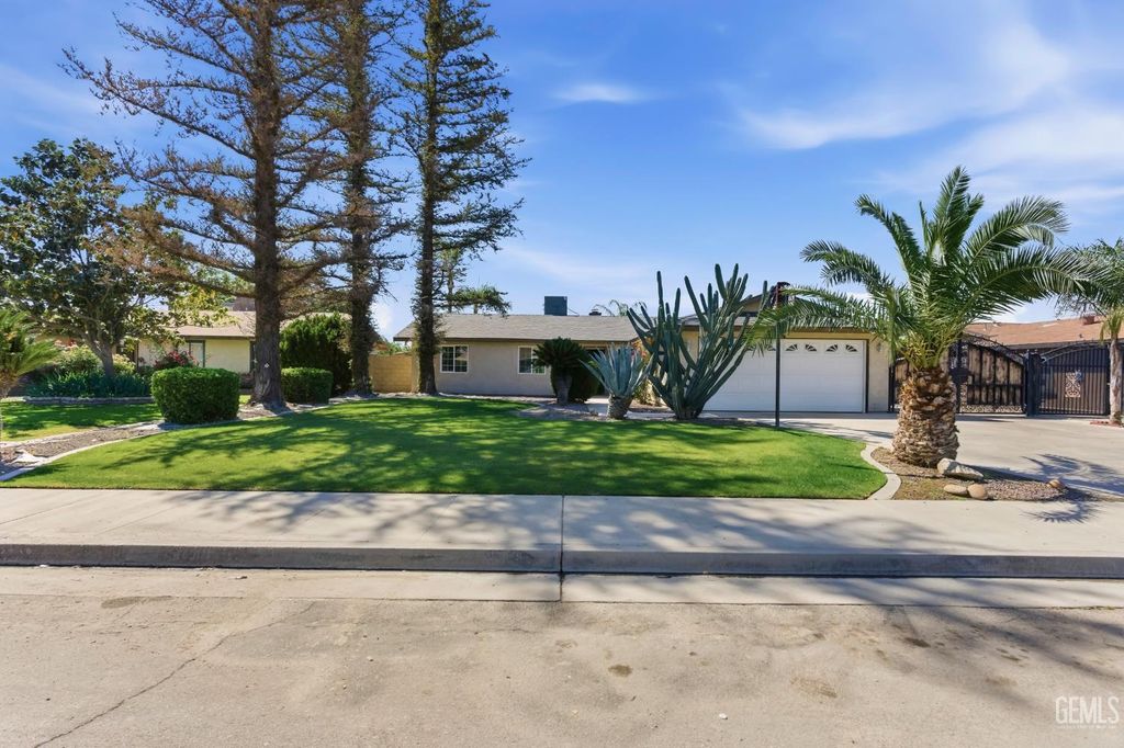 Photo of 505 Bridle Avenue, Bakersfield, CA 93307 (MLS # 202603864)