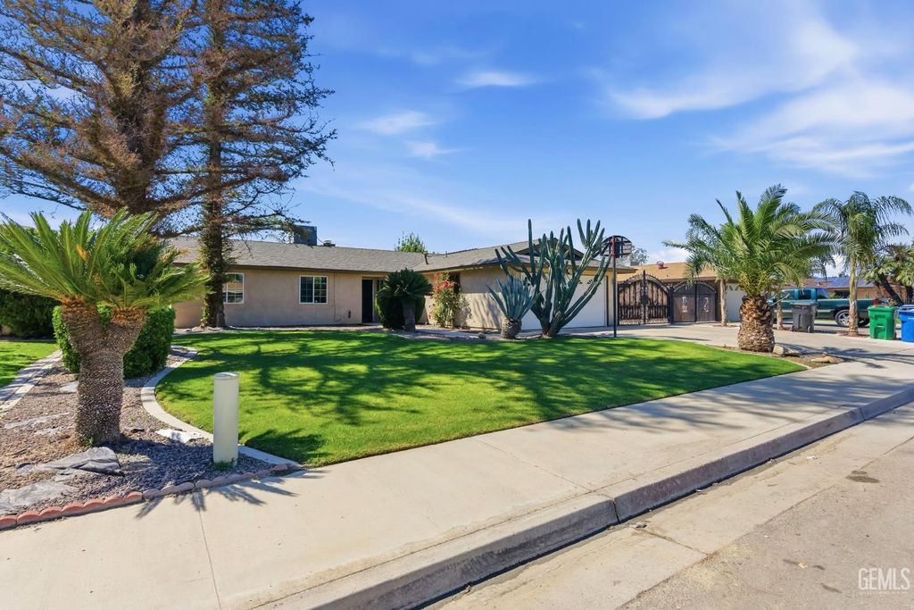 Photo of 505 Bridle Avenue, Bakersfield, CA 93307 (MLS # 202603864)