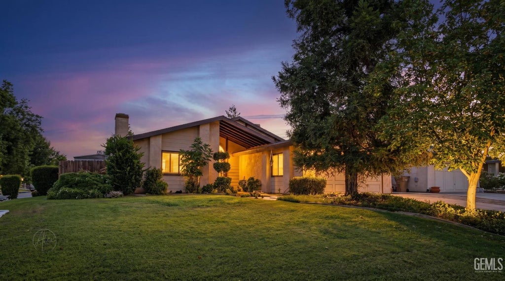 Photo of 3800 Club Run RUN, Bakersfield, CA 93309 (MLS # 202607739)
