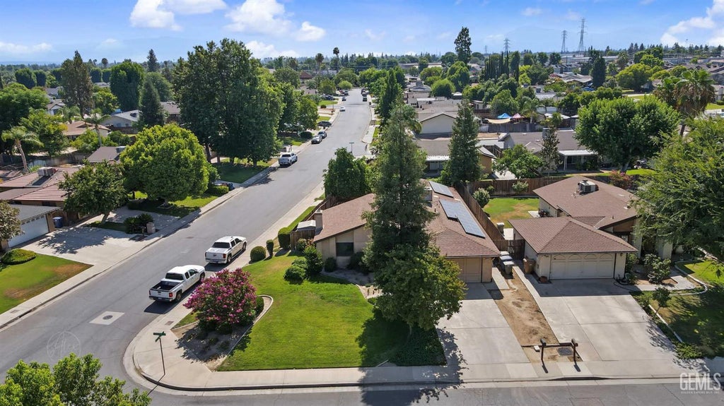 Photo of 3800 Club Run RUN, Bakersfield, CA 93309 (MLS # 202607739)