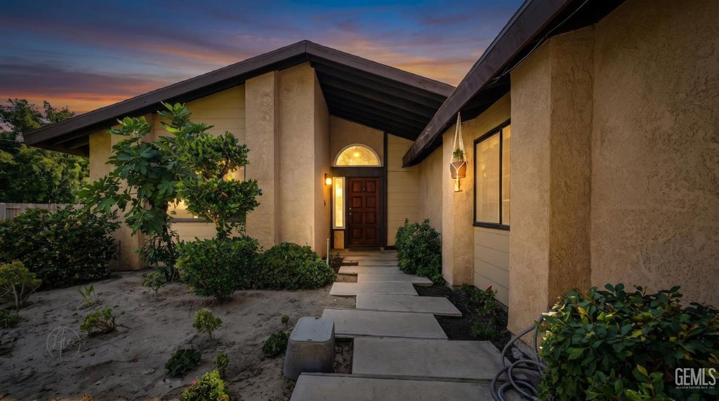 Photo of 3800 Club Run RUN, Bakersfield, CA 93309 (MLS # 202607739)