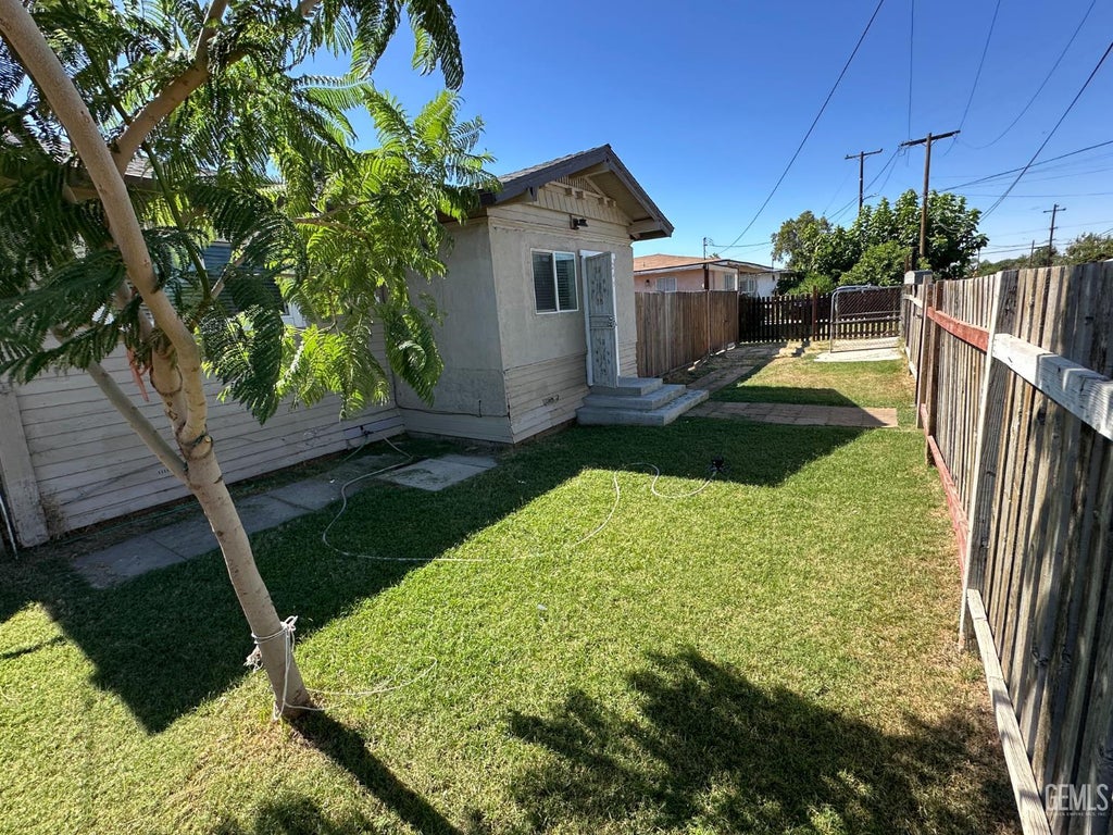 Photo of 245 L Street, Bakersfield, CA 93304 (MLS # 202607306)