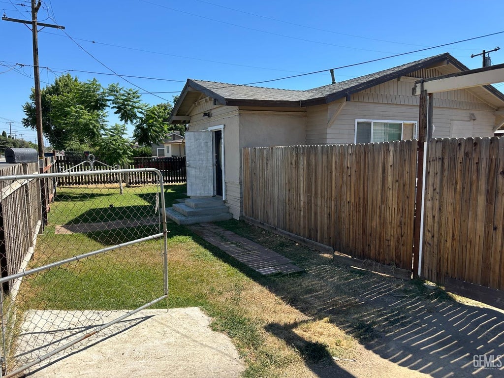 Photo of 245 L Street, Bakersfield, CA 93304 (MLS # 202607306)