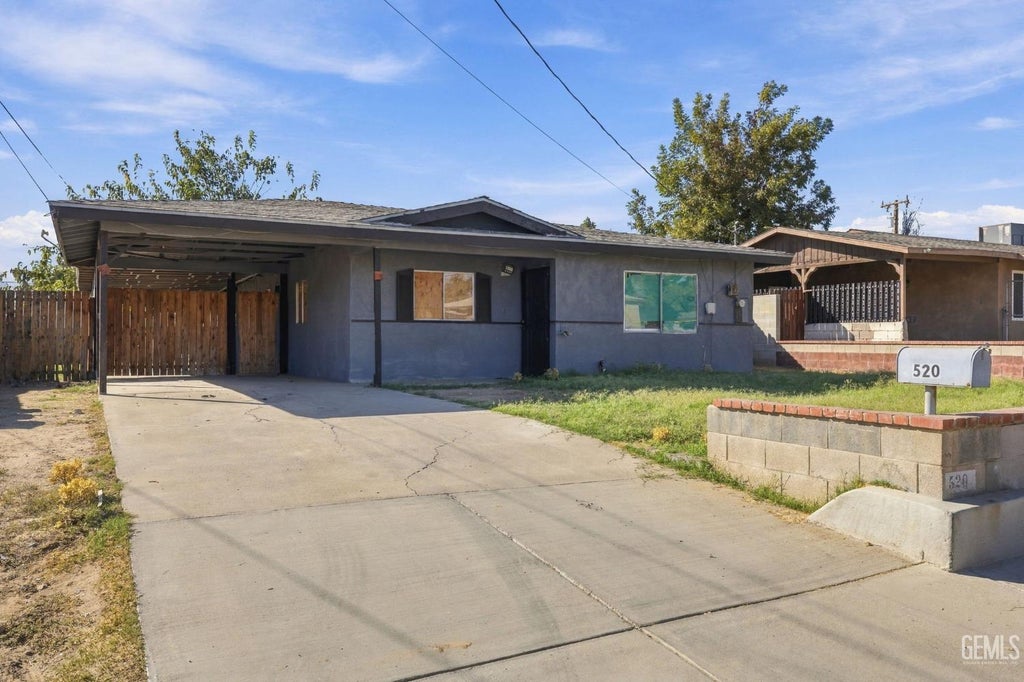 Photo of 520 Dorothy Street, Bakersfield, CA 93306 (MLS # 202610813)