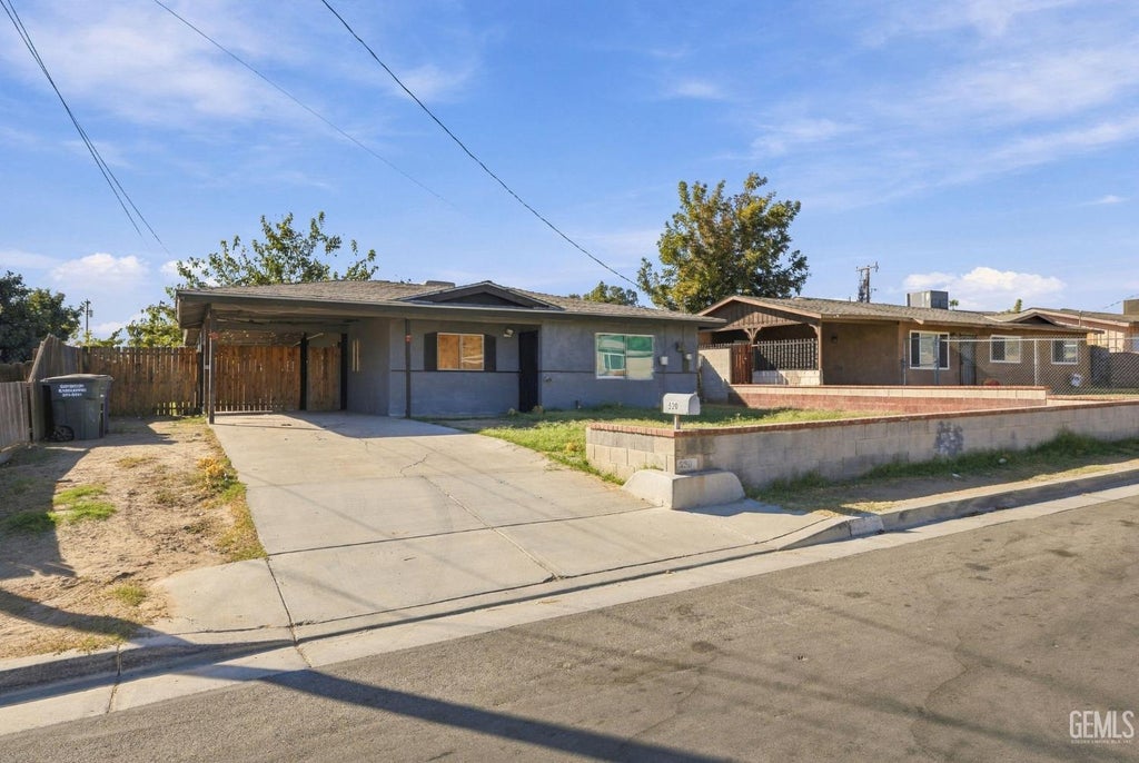 Photo of 520 Dorothy Street, Bakersfield, CA 93306 (MLS # 202610813)