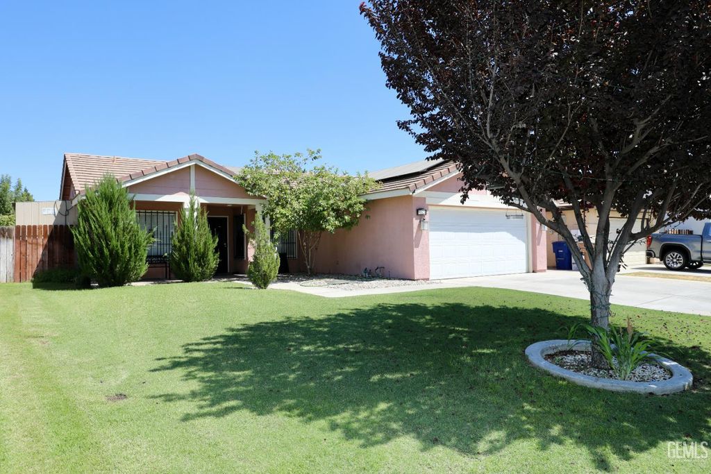 Photo of 4825 Shadow Stone Street, Bakersfield, CA 93313 (MLS # 202603591)